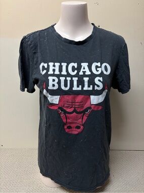 2/$30⚡️- SHIRT | Women’s Chicago Bulls NBA shirt size medium